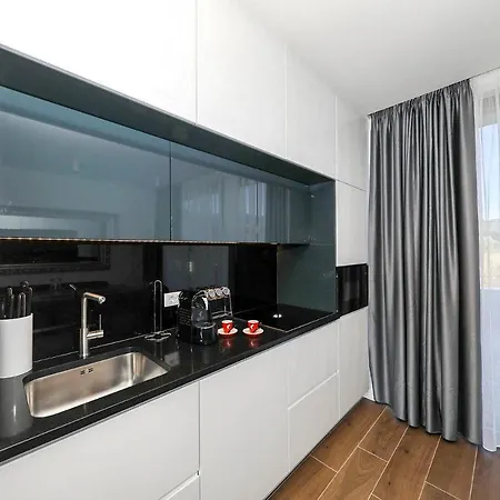 Sleeps 6 With Pool Air Con And Wifi