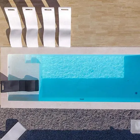 Sleeps 6 With Pool Air Con And Wifi Vila *