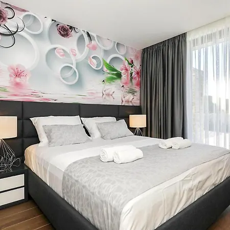 Sleeps 6 With Pool Air Con And Wifi Vila Ugrinici
