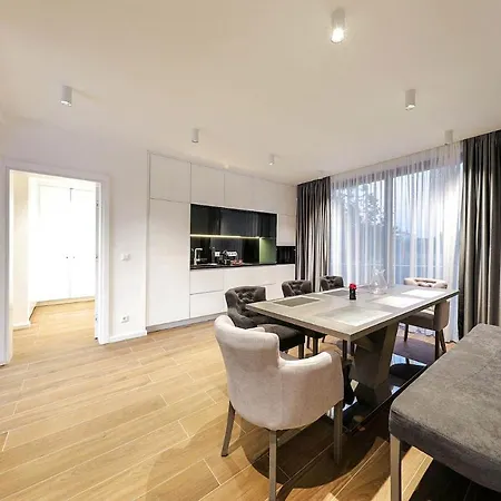 Sleeps 6 With Pool Air Con And Wifi